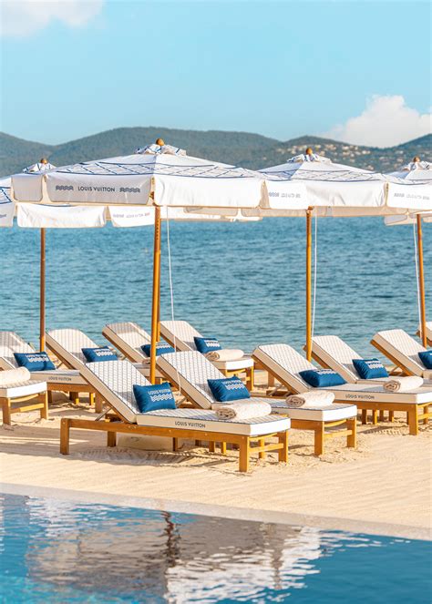 plage louis vuitton saint tropez prix|10 plages sublimées par les maisons de luxe. .